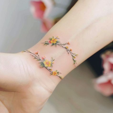 Daisy Chain Tattoo Ankle, Cute Wrist Tattoos For Women, Feminine Wrist Tattoos, Wrap Around Ankle Tattoos, Wrist Tats, Delicate Feminine Tattoos, Cute Wrist Tattoos, Wrap Around Wrist Tattoos, Wrist Bracelet Tattoo