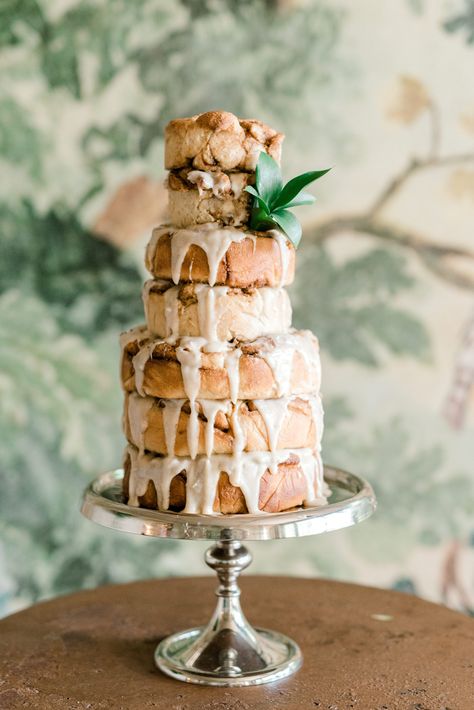 Unique Wedding Cakes: Cinnamon Roll Cake with Icing Cake Replacement Ideas, Autumn Wedding Cakes, Bridal Shower Desserts, Wedding Cake Alternatives, Traditional Wedding Cakes, Traditional Wedding Cake, Shower Desserts, Cinnamon Roll Cake, Fall Cakes