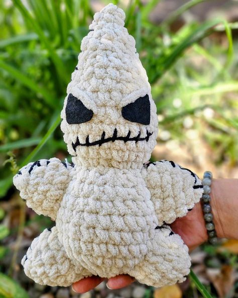 Oogie Boogie will be at my market this weekend 🕸️ I only have 2 available! 🕷️ Antiques & Boutiques Market ❤️ Free Pattern by: @angove.crochet 🥰 Thank you for sharing this pattern! #crochet #amigurumi #oogieboogie Crochet Beetlejuice Pattern Free, Oogie Boogie Crochet Pattern Free, Beetlejuice Crochet, Birthday Crochet, Knit Machine, Crochet Gift, Fun Crochet, Oogie Boogie, Fun Crochet Projects