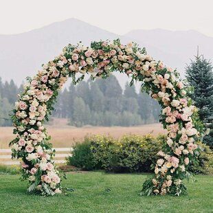 Wedding Arch Metal, Outdoor Indoor Wedding, Round Wedding Arch, Indoor Wedding Decorations, Ceremony Decorations Outdoor, White Wedding Arch, Metal Wedding Arch, Wedding Ceremony Ideas, Photo Booth Background