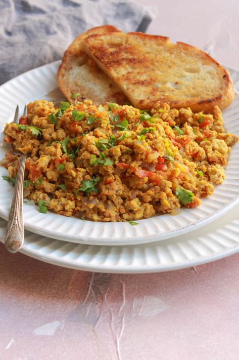 Indian Spiced Scrambled Eggs served with side of Toasted Sourdough Healthy Indian Meals, Scrambled Egg Recipes Healthy, Anda Bhurji, Sambhar Recipe, Breakfast Indian, Bhurji Recipe, Egg Bhurji, Scrambled Eggs Recipe, Healthy Food Menu