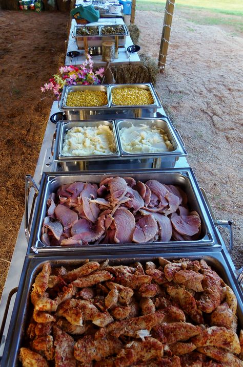 Country buffet for a wedding reception under an open barn.  Chicken tenderloin in herb sauce, dinner ham, mashed potatoes, green beans, buttered corn, slaw, rolls. Ideas Para Catering, Chicken Tenderloin, Wedding Food Drink, Buttered Corn, Hanging Ideas, Reception Food, Herb Sauce, Wedding Reception Food, Wedding Buffet