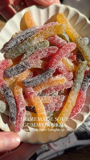 Homemade Sour Gummies, Gummy Worms Recipe, Edibles Gummies, 4 Ingredient Desserts, Homemade Gummies, Mandarin Juice, Sour Gummy Worms, Gummies Recipe, Dessert To Make