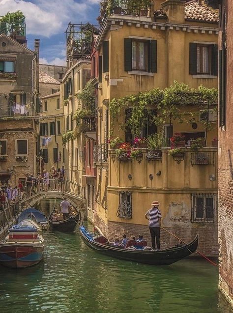 Italy Vibes, Italian Town, The Big City, Italy Summer, Hapkido, Buying A Home, Italy Aesthetic, Fame Dr, Dream City