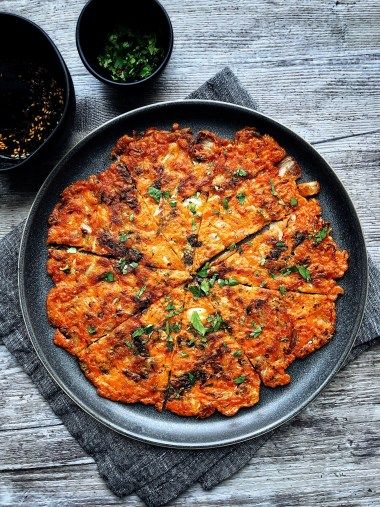 Kimchi Pancake Recipe, Kimchi Pancakes, Kimchi Pancake, Dinner Party Appetizers, Korean Pancake, Pancakes For Dinner, Kimchi Recipe, Savory Pancakes, Korean Dishes