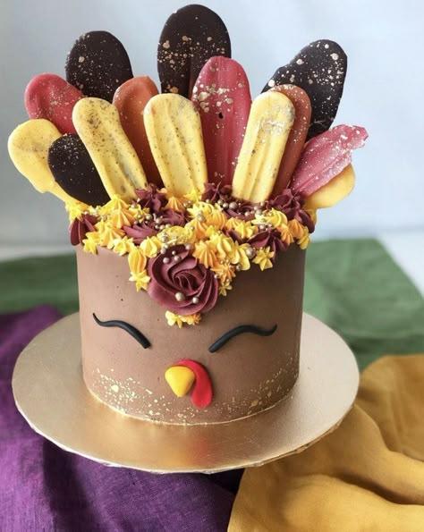 Friendsgiving Cake, Quick Recipes For Kids, Turkey Cakes, Thanksgiving Cake Ideas, Thanksgiving Desserts Cake, Fall Birthday Cake, Holiday Cake Designs, Fall Cake Ideas, Cake Workshop