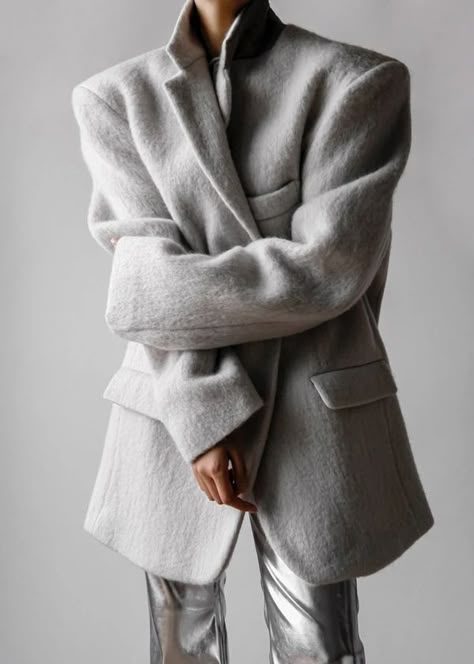 Silver Pants, Chic Blazer, Mohair Wool, Mode Inspo, Oversized Blazer, Oversized Silhouette, Leather Blazer, Looks Style, Wool Blazer