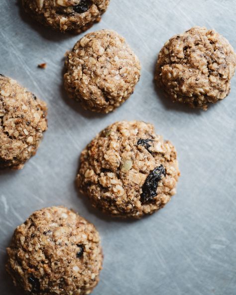 OATMEAL BREAKFAST COOKIES — Sprouted Kitchen Sprouted Kitchen, Oatmeal Breakfast Cookies, Breakfast Cookie Recipe, Keto Healthy, Dairy Free Breakfasts, Coffee Cookies, Food Photography Tips, Oatmeal Breakfast, Breakfast Snacks