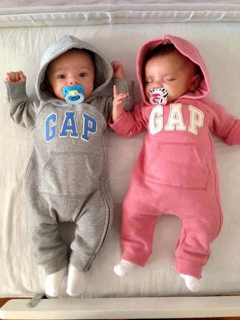 Baby Feber, Twin Baby Clothes, Kids Outwear, Twin Baby Boys, Unisex Baby Names, Baby Mode, Boy Girl Twins, Wallpaper Iphone Lucu