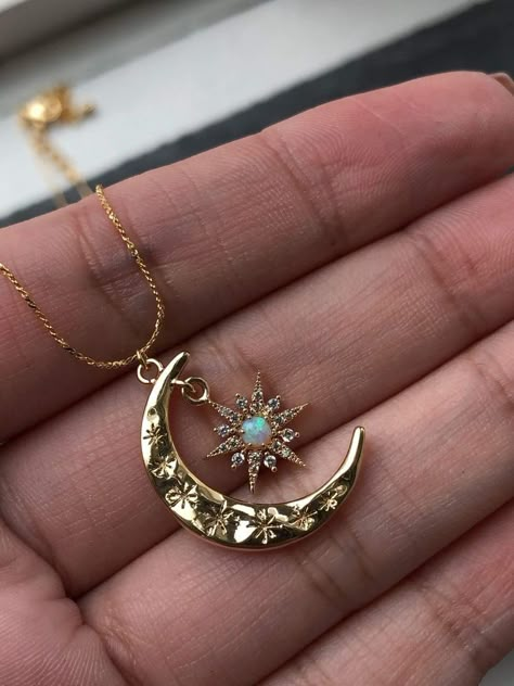 Moon pendant necklace