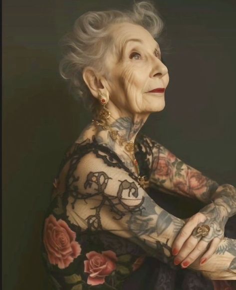 Old Woman Outfit, Old People With Tattoos, Cool Old Lady, Tattooed Grandma, Grey Hair And Tattoos, Heavily Tattooed Women, Older Women With Tattoos, Old Women With Tattoos, Elder Goth