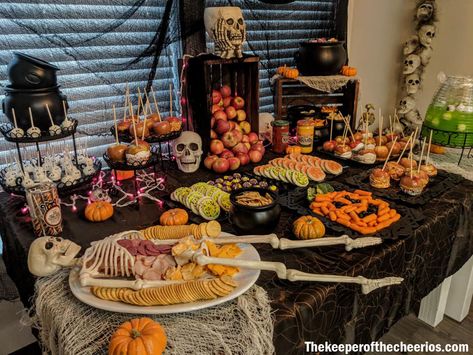 Halloween B Day Party Ideas, Halloween Party Food Set Up, Halloween Party Snack Table, Halloween Food Table Decorations, Halloween Table Food Display, Taco Bar Halloween Party, Halloween Treats Table, Halloween Party Mood Board, Halloween Theme Party Food