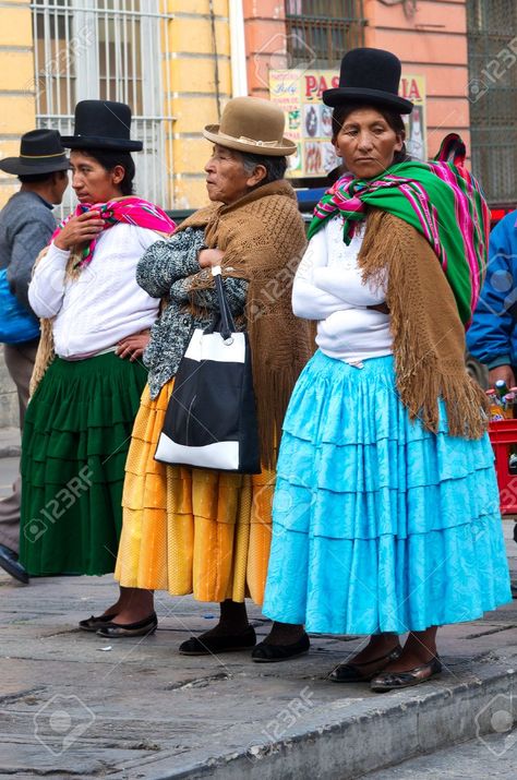 Peruvian Culture, Earth Clothes, Costumes Around The World, Traditional Clothes, Rock Formations, Machu Picchu, Womens Rights, Bolivia, Modest Outfits