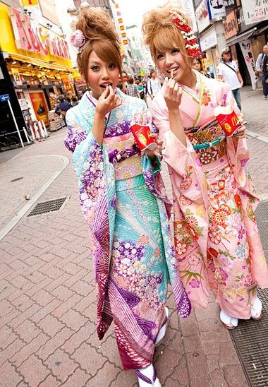 ✮ ~ 'Wafuku' Japanese traditional clothing ~ gyaru in kimono ~ ☽ Mode Harajuku, Harajuku Street Style, Furisode Kimono, Japanese Traditional Clothing, Harajuku Fashion Street, Tokyo Street Fashion, Harajuku Girls, Tokyo Street Style, Gyaru Fashion