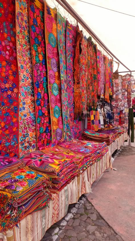 Ecuadorian Culture Aesthetic, Ecuador Aesthetic, Ecuador Culture, Guatemala Aesthetic, Ecuador Art, Otavalo Market, Otavalo Ecuador, Mexican Vacation, Alpaca Wool Blanket