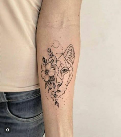 Small Lion Tattoo For Women, Beautiful Spine Tattoos, Animal Tattoos For Women, Scandinavian Tattoo, Spine Tattoo Ideas, Palm Mehndi, Line Tattoo Ideas, Armband Tattoos, Finger Tattoo Designs