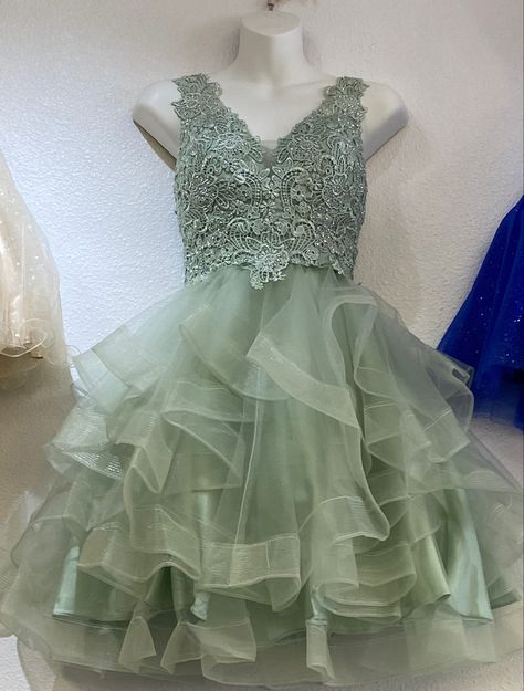 Damas Dresses For Quince Green, Sage Green Damas Dresses, Olive Green Dama Dresses, Sage Green Sweet 16 Dresses Short, Green Sweet 16 Dresses Short, Green Dama Dresses, Quince Clothes, Quinceanera Court Dresses, Quinceanera Dresses For Damas