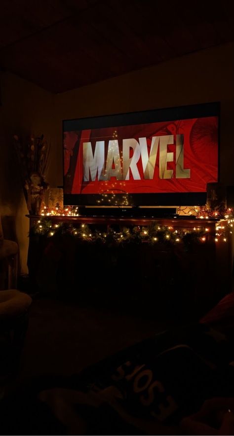 Marvel Movie Marathon Aesthetic, Marvel Movie Night Aesthetic, Marvel Movies Aesthetic, Watching Marvel Aesthetic, Spiderman Movie Night, Marvel Christmas Aesthetic, Christmas Marvel Wallpaper, Marvel Movie Aesthetic, Wallpaper Marvel Aesthetic