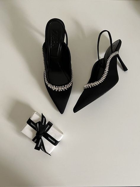 Elegant Shoes Heels, Fancy Heels, Wedding Shoes Lace, Shoes Heels Classy, Fashion Shoes Heels, Shoes Outfit Fashion, Expensive Jewelry Luxury, Classy Shoes, Heels Classy