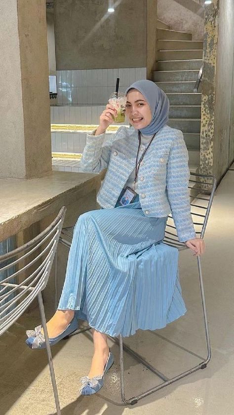 Cantik dan Kece dengan Outfit Serba Biru Blazer Korean Style, Style Hijab Casual, Korean Style Hijab, Ootd Hijab Style, Outfit Hijab Casual, Tweed Outfit, Outfit Korean Style, Outfit Korean, Muslimah Dress