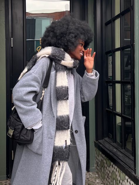 Winter Aesthetic Black Woman, Afro Aesthetic, Winter Vibes Cozy, Winter Outfits Blackgirl, Cozy Outfits, Black Femininity, Winter Vibes, Winter Fits, Winter Aesthetic