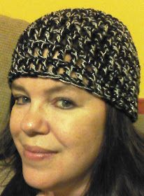 MoMo's GoGo: Easy Crochet Skull Cap Skull Cap Pattern, Crochet Messy Bun Hat Pattern Free, Crochet Skull Cap, Messy Bun Hat Crochet Pattern, Yarn Projects Crochet, Crochet Skull Patterns, Messy Bun Hat Pattern, Crochet Snood, Messy Bun Hat Crochet