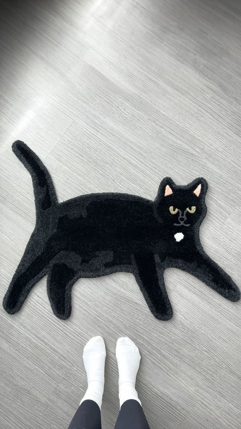 Black Cat Rug, Tufted Rug Cat, Cat Rug Tufting, Cat Tufting, Cat Tufted Rug, Tufting Rugs Ideas, Tufted Rug Ideas, Cat Punch Needle, Tufting Studio