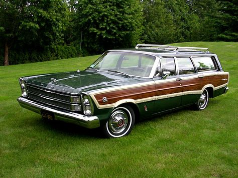 The classic Ford station wagon was a typical family car for those who had children. Station Wagon Cars, Country Squire, Car Station, Wagon Cars, Woody Wagon, Classic Car Restoration, Station Wagons, Vintage Campers, Artwork Ideas