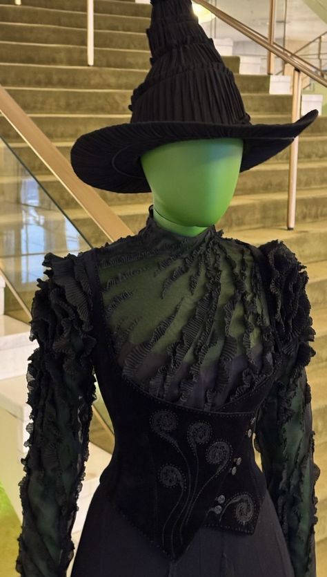 Wicked Elphaba Costume, Wicked Cynthia Erivo, Wicked Costume Design, Wicked Movie Elphaba, Elphaba Cynthia Erivo, Wicked Movie Costumes, Cynthia Erivo Wicked, Elphaba Costume, Wicked Cosplay