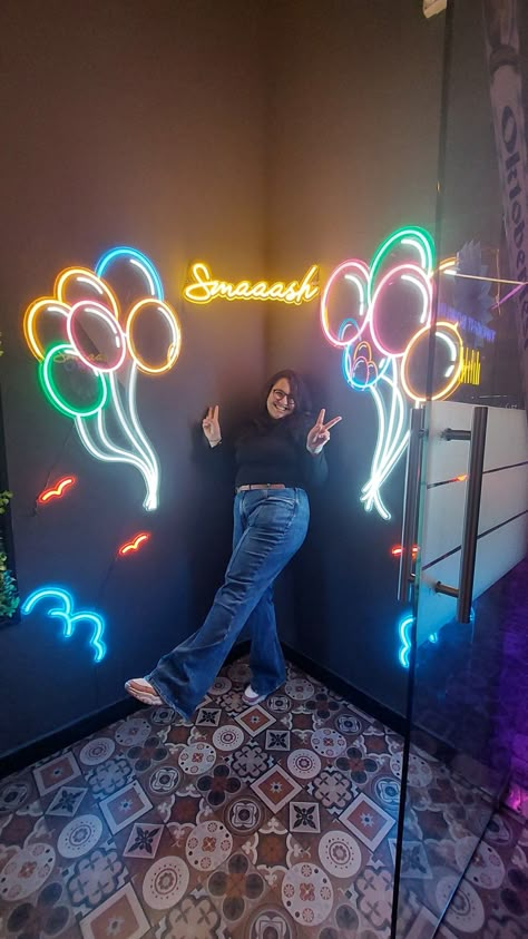 Neon Selfie Wall, Selfie Point Ideas For Restaurant, Selfie Point, Fast Food Ideas, Bm Logo, Happy Zone, Neon Decorations, Selfie Wall, Diy Hanging Shelves