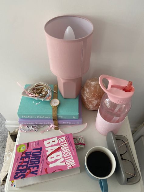 aesthetic bedside table Aesthetic Bedside Table, Girl Bedside Table, Evil Lair, Bedroom Summer, Room Pics, Girly Vibes, Cleaning My Room, Christian Girl, Fame Dr