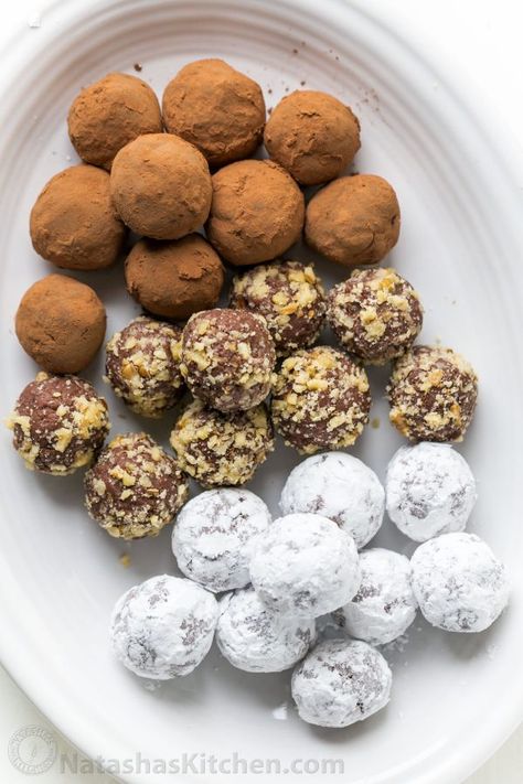 Cream Cheese Chocolate Truffles Recipe - NatashasKitchen.com Truffle Balls, Chocolate Truffles Recipe, Pumpkin Truffles, Peppermint Truffles, Homemade Chocolate Truffles, Easy Truffles, Sweat Treats, Christmas Truffles, Homemade Truffles