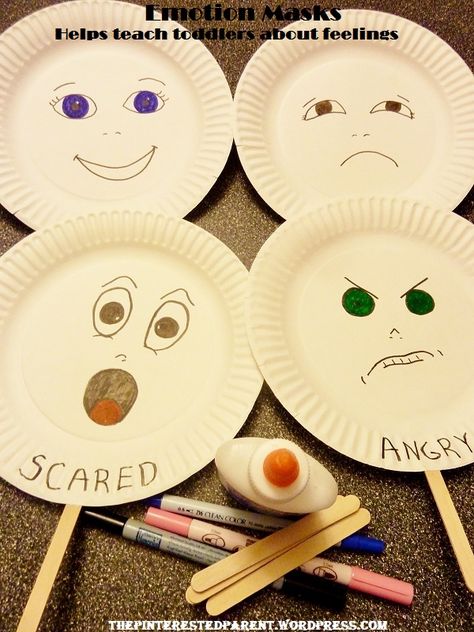 Emotions paper plate cards can be made by toddlers can  later be discussed in grouptime. By exploring the different emotions of these plates can help the toddler identify their facial expression with the way they are feeling on the inside. Love this for emotion development and social development, it is important for toddlers learn empathy for others emotions. Teaching Emotions, Emotions Preschool, Feelings Activities, Emotions Activities, Social Emotional Activities, Social Emotional Development, Teaching Toddlers, Paper Plate Crafts, Toddler Learning Activities