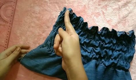 This is a guide to making a DIY denim top. Learn how to make a denim top out of an old pair of jeans with this simple step-by-step sewing tutorial. Denim Top Diy, Diy Denim Top, Sew Denim, Diy Denim, Sewing Elastic, Cute Diy, Denim Diy, Old Jeans, Recycled Denim