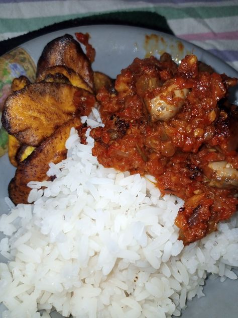 Rice And Stew, Cooking Snap, Nigerian Foods, Fried Plantain, Video Call With Boyfriend Screen Photo, Plantains Fried, Nigerian Food, Screen Photo, Screen Repair