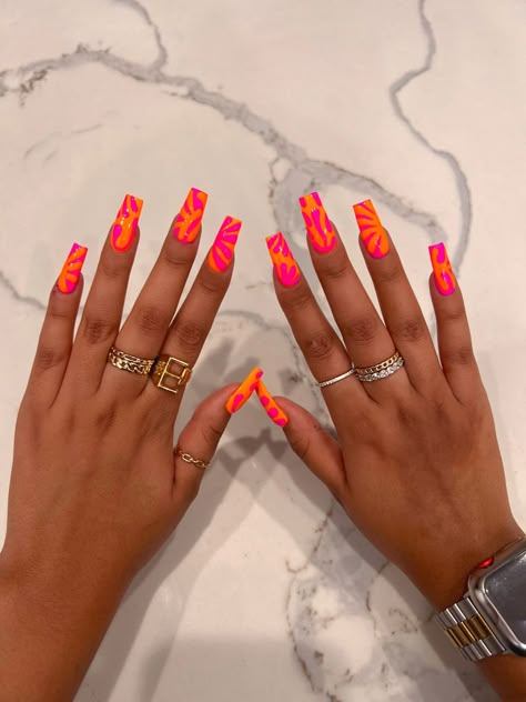 Pink And Orange Acrylic Nails Coffin, Nail Art Orange And Pink, Orange Nails Summer Design, Hot Pink And Orange Nails Acrylic, Vibrant Orange Nails, Summer Neon Acrylic Nails, Neon Orange Nail Ideas Summer, Pink And Orange Acrylics, Pink Red And Orange Nails