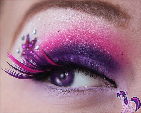 Twilight Sparkle Makeup :D Twilight Sparkle Cosplay, Twilight Sparkle Costume, Sparkle Eye Makeup, Eyeshadow Art, Mlp Party, Fantasy Make-up, Pony Makeup, Sparkle Makeup, Party Eyes