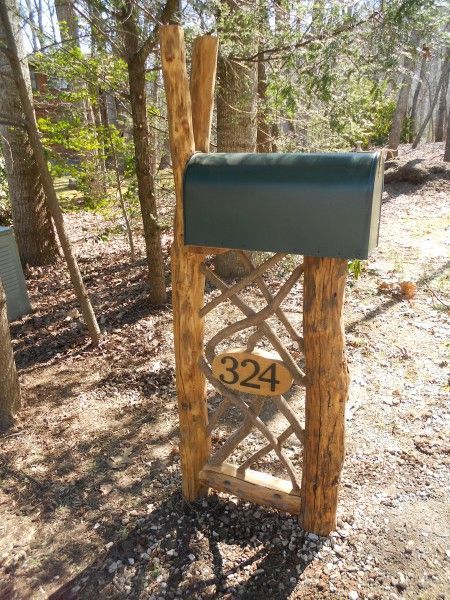 Rustic Mailbox, Rustic Mailboxes, Mail Box Ideas, Cool Mailboxes, Mailbox Stand, Mailbox Makeover, Wooden Mailbox, Mailbox Landscaping, Diy Mailbox