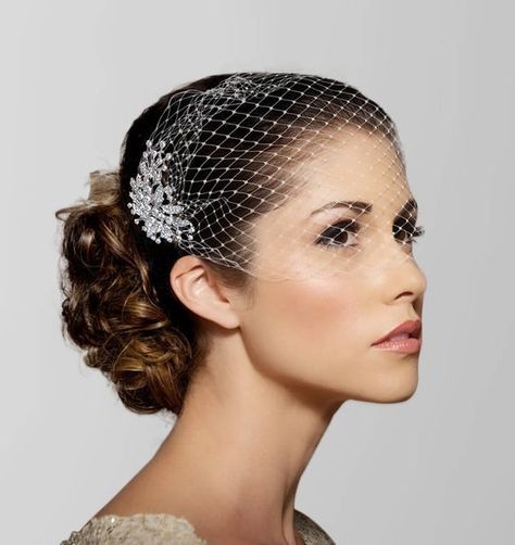 15 Gorgeous Veil Alternatives For Brides With Short Hair | HuffPost Life Beach Wedding Veil, Cage Veil, Bridal Birdcage Veils, Bridal Veils And Headpieces, Wedding Hairstyles And Makeup, Cap Veil, Comb Veil, Blusher Veil, Birdcages