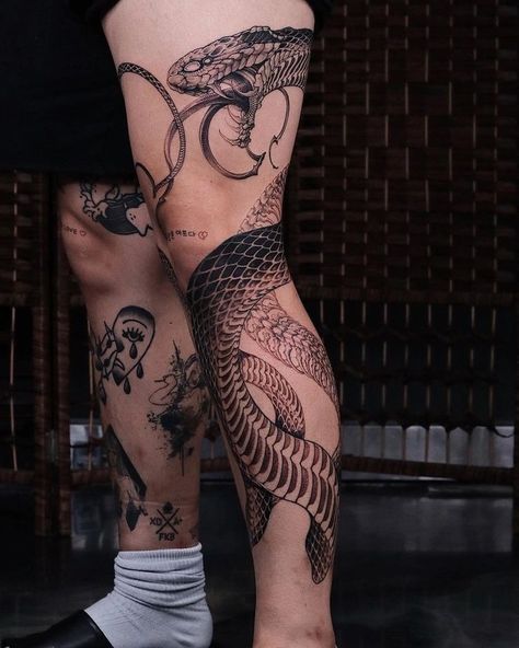 Tattoo House, Cobra Tattoo, Full Leg Tattoos, Realistic Tattoo Sleeve, Dragon Sleeve Tattoos, Snake Tattoo Design, Muster Tattoos, Geniale Tattoos, Anime Tattoo