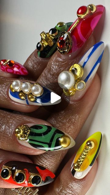 Stone Nail Designs, Texas Nails Designs, Vintage Nails Design Retro, Abstract Gel Nails, Gold Short Nails, African Nail Art, Editorial Nails, Abstract Nail Art Designs, Rasta Nails