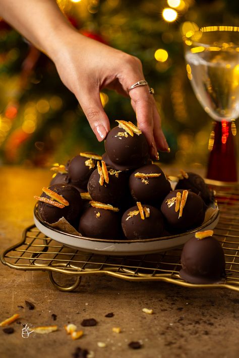 Chocolate Orange Christmas Truffles | J Cooking Odyssey Christmas Orange Recipes, Chocolate Orange Tartlets, Dark Chocolate Orange Truffles, Christmas Truffles Recipe, Chocolatier Recipes, Orange Truffles Recipe, Chocolate Orange Truffles, Orange Truffles, Sweet Potato Pound Cake