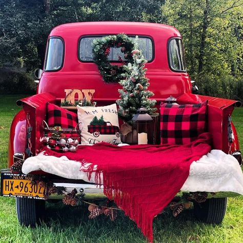 Christmas Parade Ideas For Trucks, Christmas Tree Truck Decor, Christmas Red Truck Photoshoot, Cattle Trailer Christmas Photos, Vintage Red Truck Christmas Pictures, Holiday Truck Photoshoot, Back Of Truck Christmas Photos, Christmas Truck Pictures, Truck Bed Christmas Photoshoot