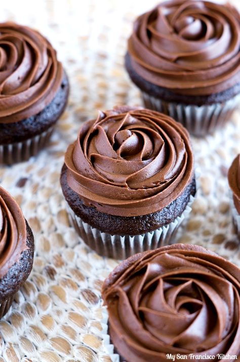 Chocolate Pudding Filled Cupcakes - My San Francisco Kitchen Cupcakes With Pudding, Pudding Filled Cupcakes, Chocolate Cupcakes Filled, Cupcakes Filled, Filled Cupcakes, Cupcake Recipes Chocolate, Fondant Cupcakes, Fun Cupcakes, Cake Frosting