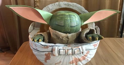 Mandalorian Pumpkin, Baby Yoda Pumpkin, Yoda Pumpkin, Pumpkin Contest Ideas, Story Book Pumpkin, Yoda Halloween, Pumpkin For Halloween, Creative Pumpkin Decorating, Character Pumpkins