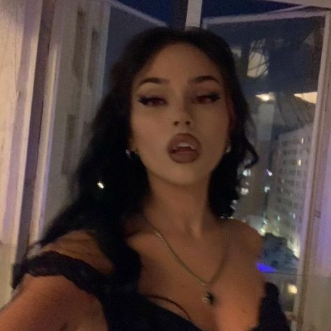 MAGGIE LINDEMANN on Instagram: "happy october 🧡 somethings coming …." Vampire Makeup Halloween, Vampire Halloween Costume, Vampire Makeup, Hot Halloween Outfits, Halloween Tattoo, Trendy Halloween Costumes, Vampire Girls, Image Swag, Vampire Costume