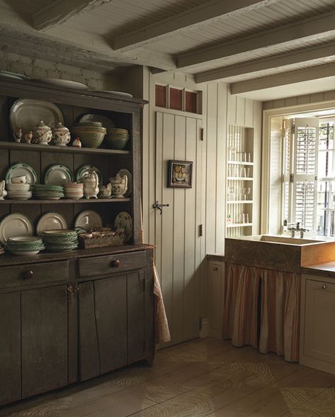 1840s House Interior, Old English Style Kitchen, Salvaged Kitchen, Cottage Living Rooms Cozy Vintage, 1880 Kitchen, 1600s Kitchen, Unfitted Kitchen French Old Farmhouses, 1800 Kitchens 19th Century, Colonial Revival Kitchen