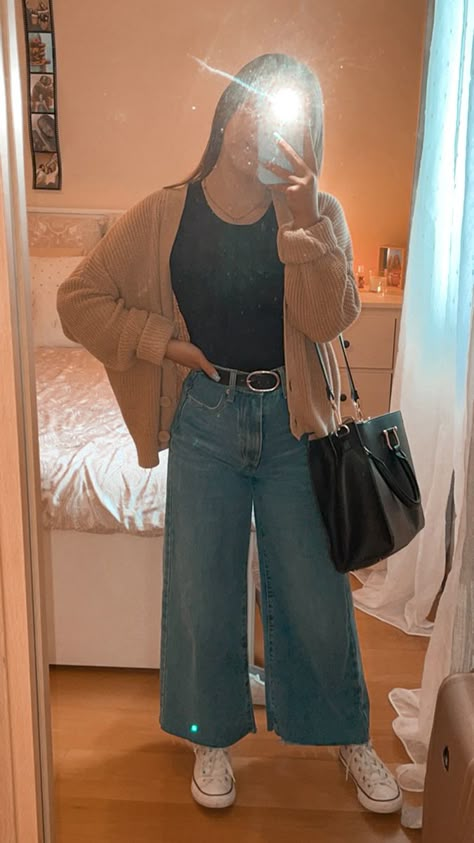 Patch Pocket Jeans Outfit, Curvy Outfits Classy, Casual Girly Outfits Jeans, Wide Leg Jeans Midsize, Curvy Wide Leg Jeans Outfit, Outfit Jean Ancho, Midsize Wide Leg Jeans Outfit, Outfits Curvy Juvenil, Culotte Jeans Outfit