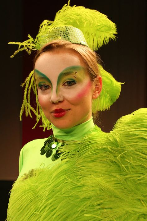 Green Bird Girl by Makeovers Wizard Of Oz Play, Seussical Costumes, Bird Makeup, Dr Dolittle, Animal Makeup, Theatre Makeup, Bird Girl, Bird Costume, Theatrical Makeup