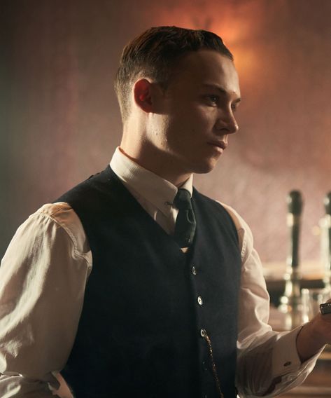 Michael Peaky Blinders, Madison + Core + Aesthetic, Peaky Blinders Season 5, Cs Go Wallpapers, Michael Gray, Peaky Blinders Season, Finn Cole, Peaky Blinders Series, Joe Cole